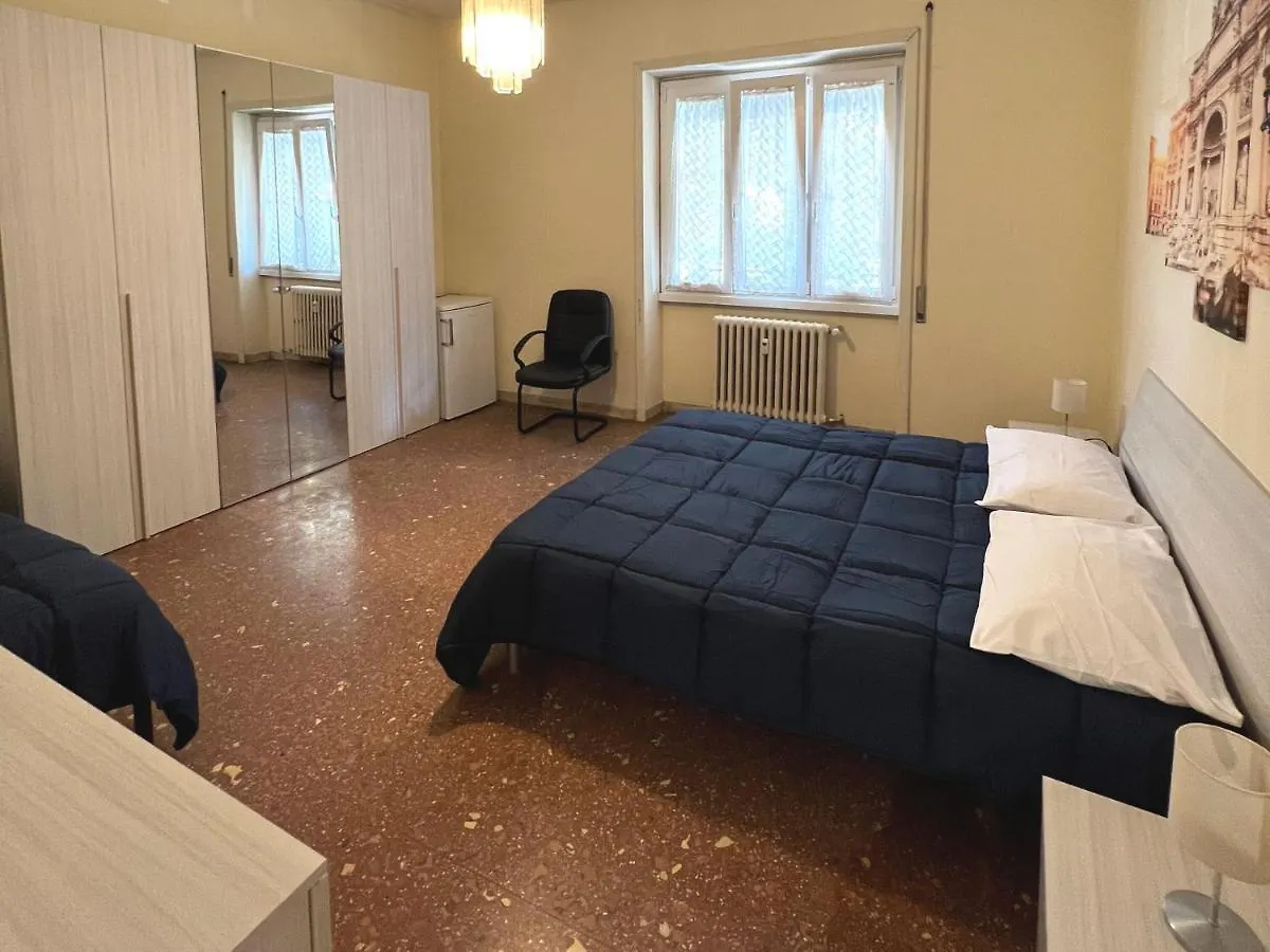 ローマPalazzo Senesiアパートメント アパート